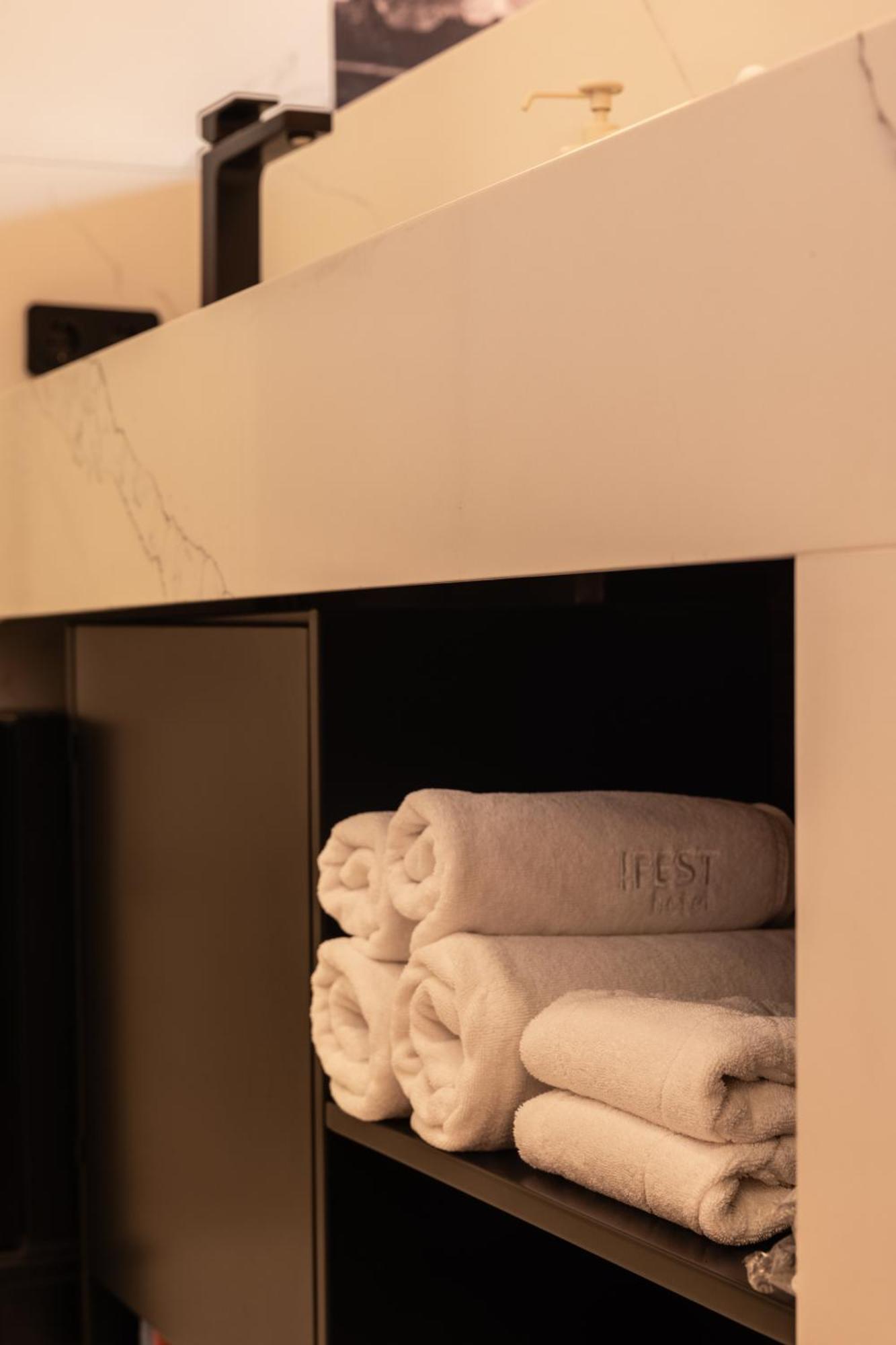 !Fest Hotel Rynok Square Λβιβ Εξωτερικό φωτογραφία